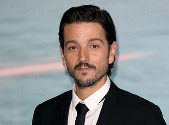 Diego Luna, Movie star, Acting prowess, Celebrity icon HD wallpaper