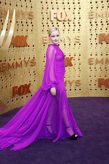 Julia Garner, Beautiful feet, Wikifeet, Celebrity HD phone wallpaper