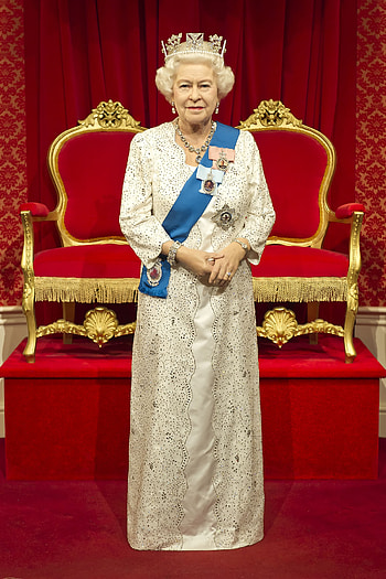 Queen Elizabeth II, Madame Tussauds London, Queen Elizabeth Wax Figure, Royal Replica HD phone wallpaper