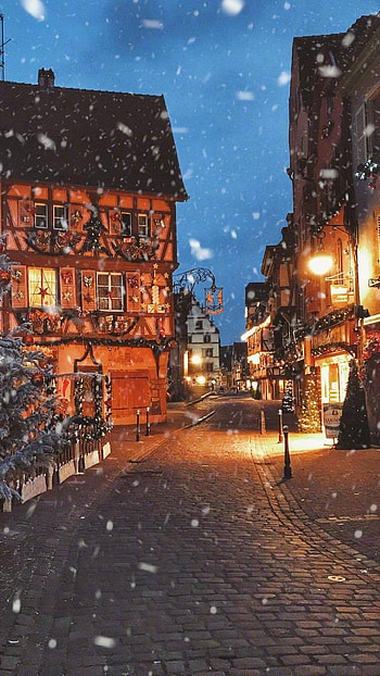 Prague travels, Christmas atmosphere, Festive city, Scenic views HD phone wallpaper