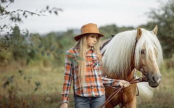 Enduring Friendship. ., palamino, style, cowgirl, fun, horses, outdoors, ranch, blondes, girls, women, western, hats, female HD wallpaper