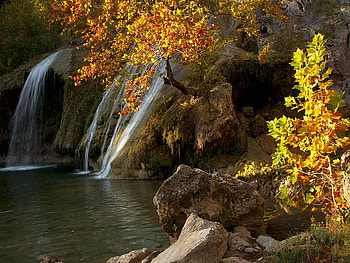 Falling water, river, fall, lake, waterfall, autumn, nature, water, water stream, forest, pond HD wallpaper