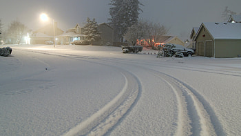 Its been snowing here, mist, winter, night, fog, snow, tracks, road, nature HD wallpaper