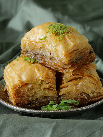Baklava portion, Neffisso restaurant HD phone wallpaper