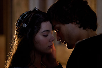 Romeo + Juliet, Intense chemistry, Poetic ry, Memorable scenes HD wallpaper
