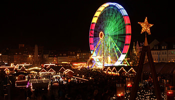 Ferris wheel, Nighttime ambiance, Amusement ride, Festive atmosphere HD wallpaper