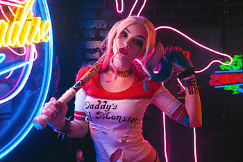 Harley Quinn With Bat Neon , harley-quinn, superheroes, artist, artwork, digital-art, cosplay, deviantart HD wallpaper