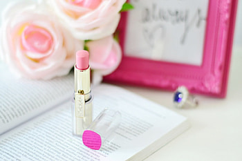 Touch of Femininity, pastel, softness, style, roses, femininity, touch, pink, love, lipstick HD wallpaper