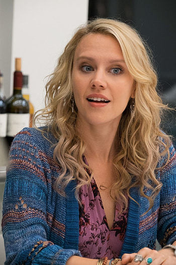 Kate McKinnon, Most beautiful people HD phone wallpaper