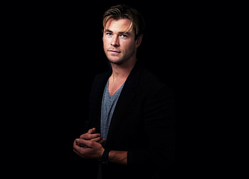 Chris Hemsworth, black, man, actor, male HD wallpaper