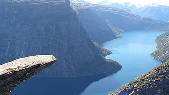 Trolltunga exploration, KDE Store's collection, Norwegian scenic beauty, Wanderlust HD wallpaper