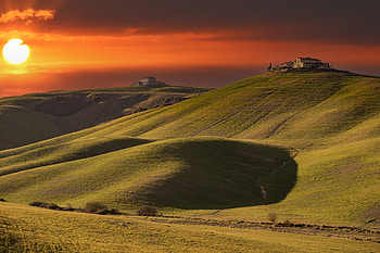 Tuscany Sunset Bliss: Italian Landscape graphy, Italy, graphy, Tuscany HD wallpaper