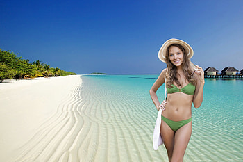 Katya Clover at the Beach, beach, brunette, model, smile, bikini, hat HD wallpaper