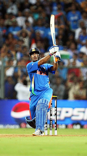 Dhoni, Hitting, Helicopter Shot, dhoni ke HD phone wallpaper