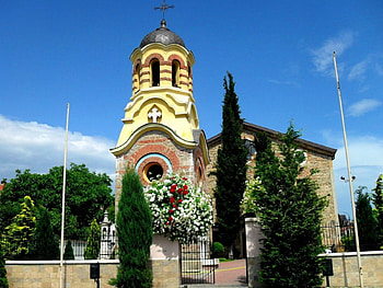 Spring roses, church, cute, church, roses, spring HD wallpaper