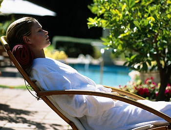 Relaxing beauty, chair, girl, pool, blonde HD wallpaper