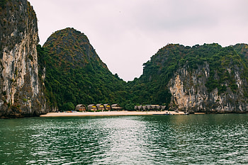 Lake, huts, beach, Vietnam HD wallpaper