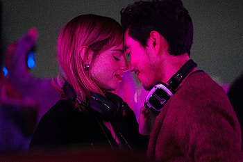 Greatest Hits Movie Romantic Scene, movie, The Greatest Hits, Lucy Boynton, Justin H. Min HD wallpaper