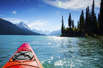 Maligne Lake, Kayaking HD wallpaper