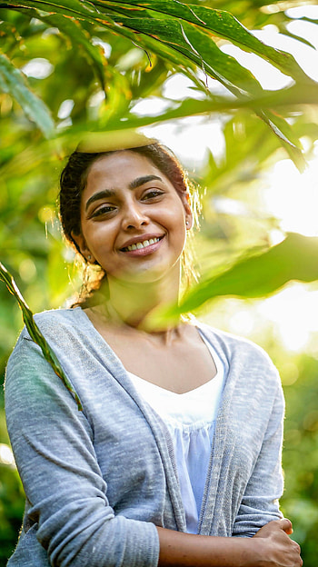 Aishwarya Lakshmi, aishwarya, malayalam actress HD phone wallpaper