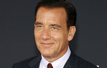 Clive Owen, Julianne Moore, Stephen King, Apple Limited Series HD wallpaper