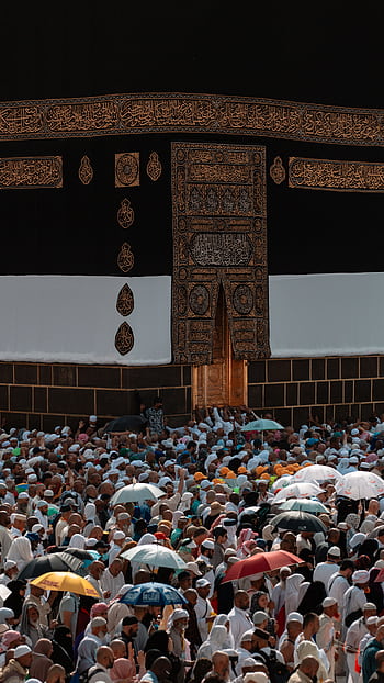 Crowd of pilgrims gathered at the Kaaba in Mecca during Hajj, a central part of Muslim culture and religion. HD phone wallpaper