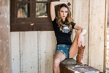 My Pistol Is Loaded.., style, barn, cowgirl, fun, brunettes, NRA, outdoors, ranch, girls, pistols, gun, women, models, boots, western, female HD wallpaper