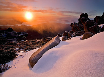 Winter morning, winter, white, morning, boulders, beautiful, sunrise, stones, mountain, snow, clouds, new day HD wallpaper