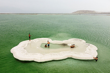 Dead Sea changes, Global warming impact, Daily Sabah report, Environmental concern HD wallpaper