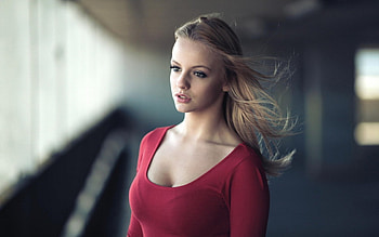 beauty in red, tshirt, blonde, red, beauty HD wallpaper