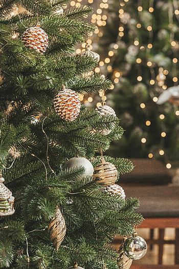 Holidays, New Year, Decorations, Christmas, Christmas Tree, Garland, Garlands HD phone wallpaper