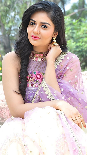 Sreemukhi, telugu actress saare HD phone wallpaper