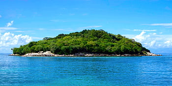 Scenic view of lush island surrounded by clear blue sea in Ksamil, Albania. HD wallpaper