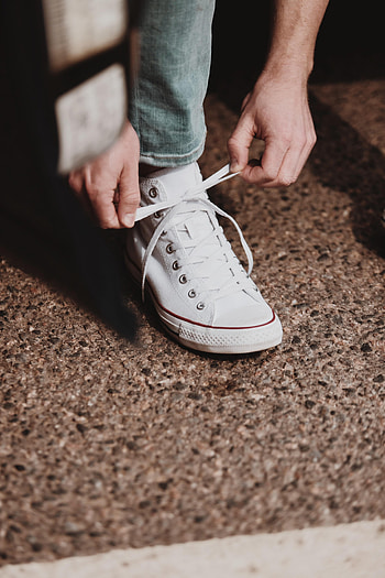 Miscellanea, Miscellaneous, Sneakers, Hands, Shoes, Laces, Shoelaces HD phone wallpaper