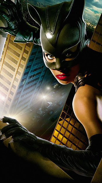 Catwoman (Halle Berry), Feline femme fatale, Gotham streets, Superhero movie HD phone wallpaper