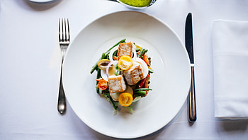 White plate, Meat dish, Elegant table setting, Appetizing presentation HD wallpaper