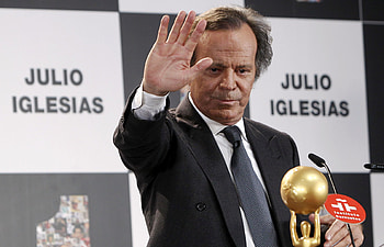 Julio Iglesias, health update, upcoming concerts, personal interview HD wallpaper