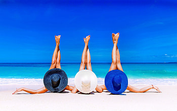 Beach relaxing, Hands, Summer, Girls, Sea HD wallpaper