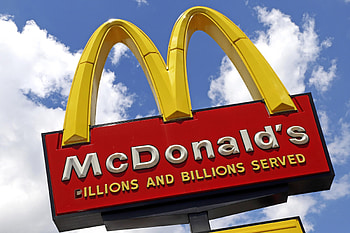 McDonald's sales surge, China and Russia challenges HD wallpaper