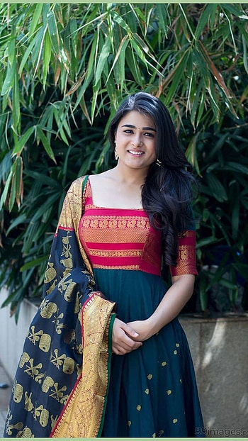 Shalini Pandey, Tollywood, Shalini Heroine HD phone wallpaper