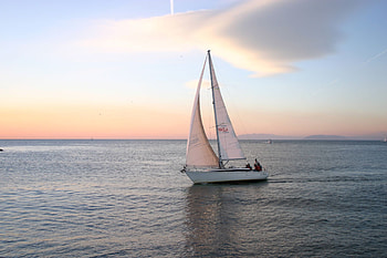 Water sports in NYC, Kayaking adventure, Sailing escapade, Jet skiing thrills HD wallpaper