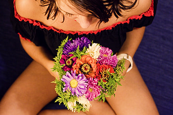 Remember summer, colorful, bouquet, black, wild flowers, graphy, colors, dress, beauty, woman, summer, lady, abstract, green, red, flowers, female HD wallpaper