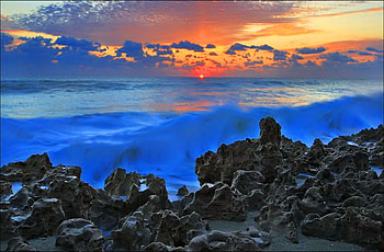 Evening shore, shore, waves, gold and orange sky, clouds, rocks, sunset, ocean HD wallpaper