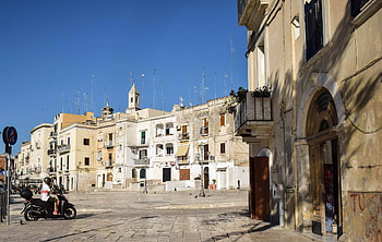 Historical Bari, Italian heritage, Classic beauty, Timeless appeal HD wallpaper