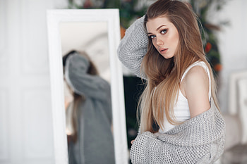 Girl Hands In Hair Looking Back , girls, model HD wallpaper