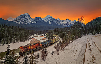 Watching the train under the sunset, pretty, nature, train, forest, nice, mountain, sunset, tree HD wallpaper