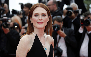 Julianne Moore HD wallpaper