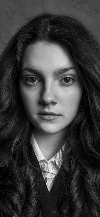Emily Carey TV Shows, Rising star, Versatile actress, Dynamic performances HD phone wallpaper
