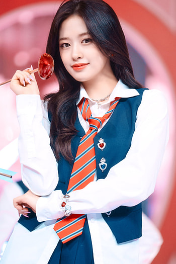 IVE, K-pop group, Yujin Tumblr posts HD phone wallpaper