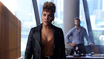 Emmy Raver-Lampman Blacklight HD wallpaper